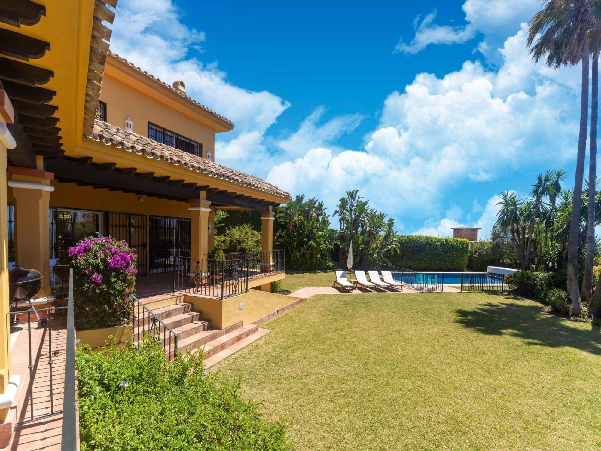 Beautiful With Swimming Pool Сasa de vacaciones