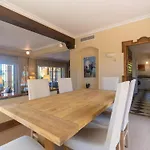 Beautiful Holiday Home With Swimming Pool
