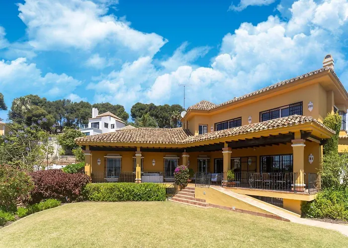 Beautiful Holiday Home With Swimming Pool
